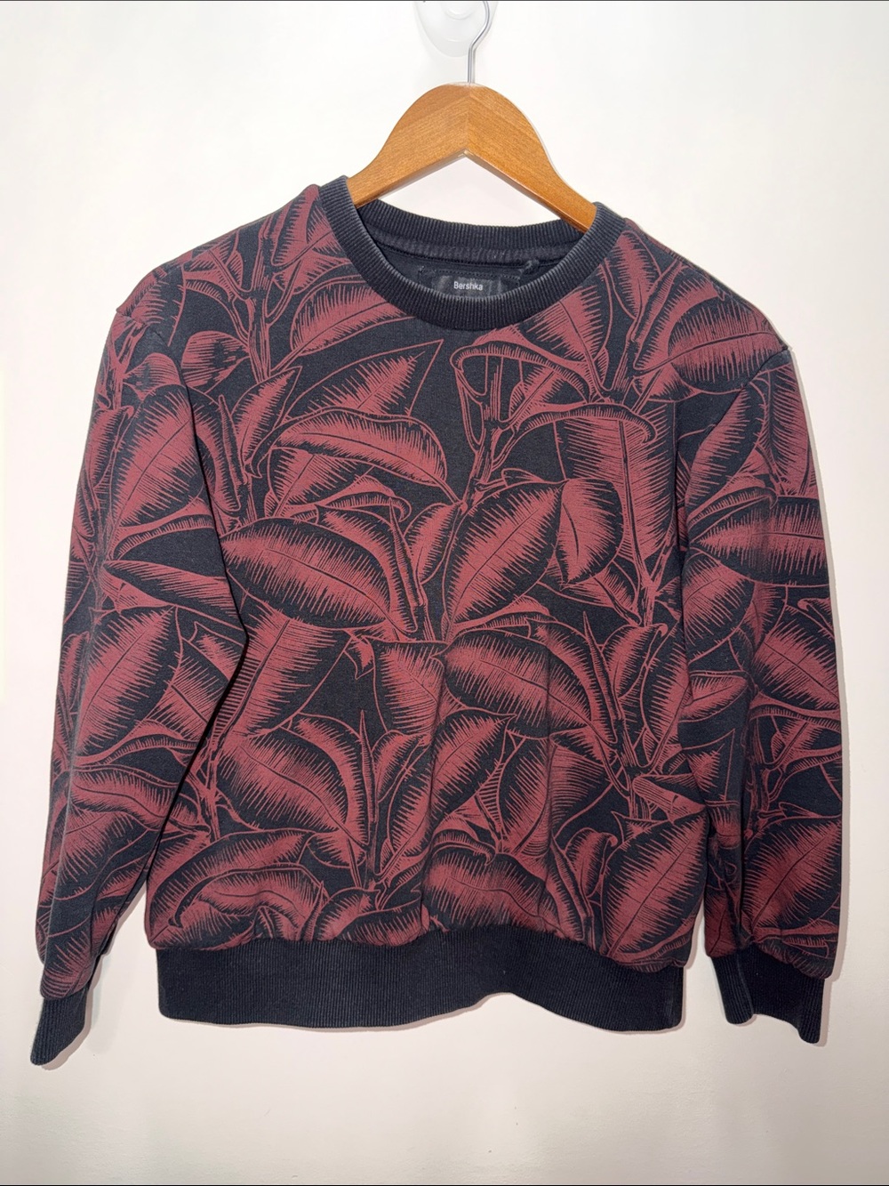 Bershka Unisex Black Crewneck Sweater with Burgundy Leaf Print Size S 22x23.5